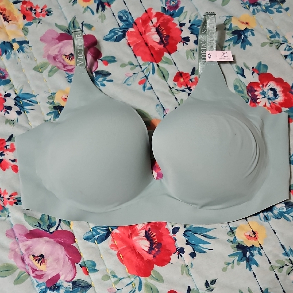 Victoria's Secret Light Green Wireless Bra Nwt